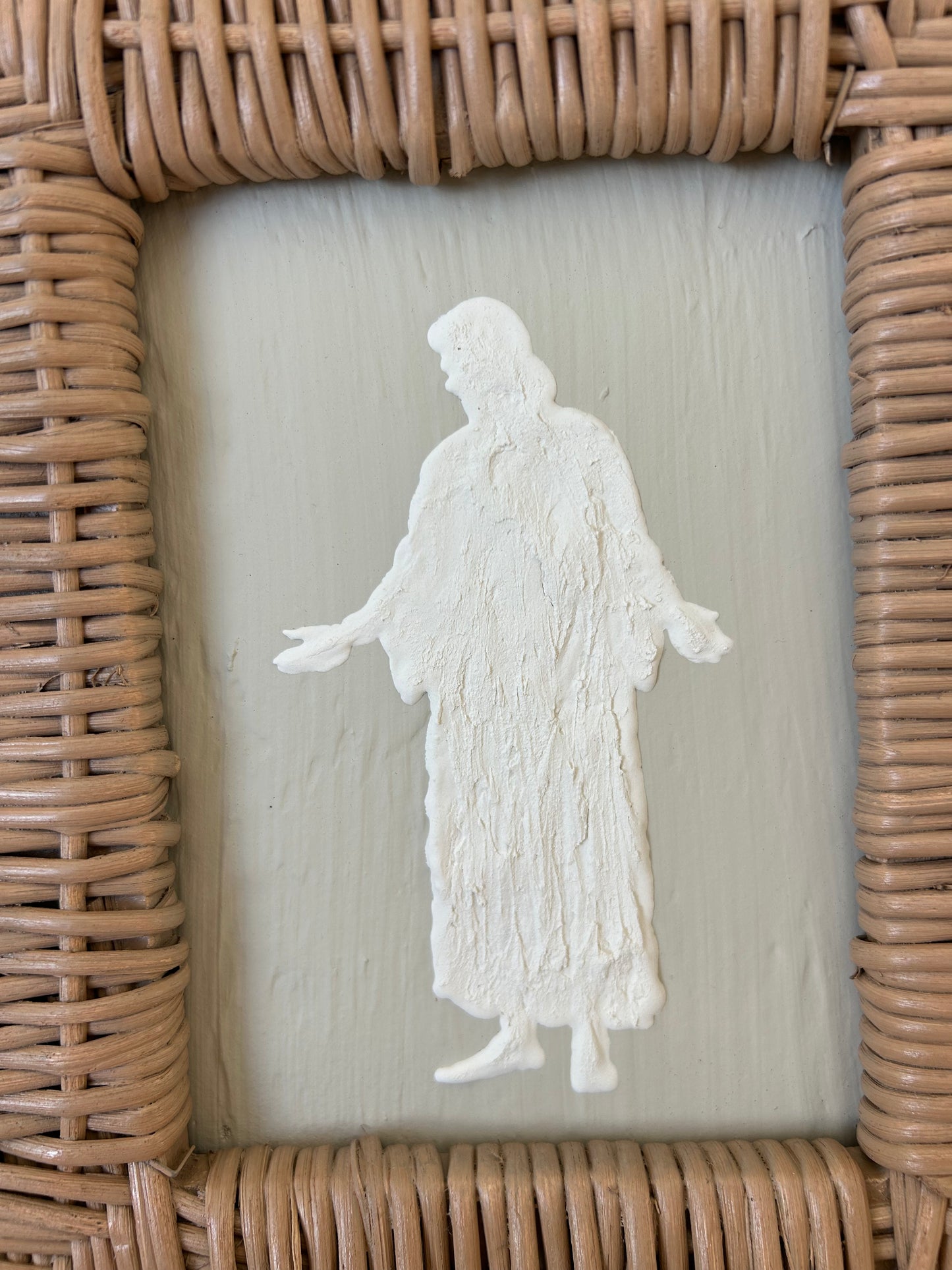 Wicker Scalloped Frame